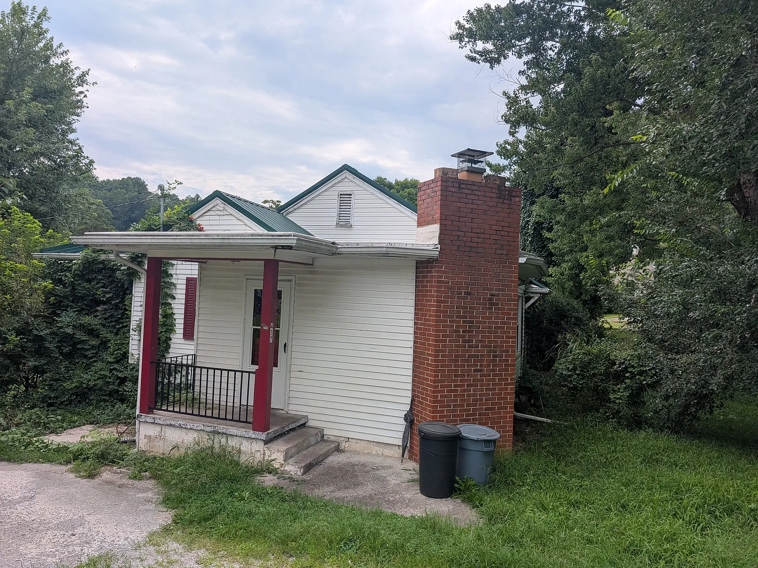 437 Linden Cir — Photo 4