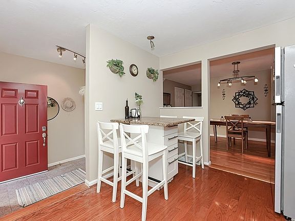 4th image of 89 Gaslight Ln