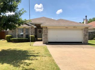10429 Pleasant Mound Dr, Fort Worth, TX 76108