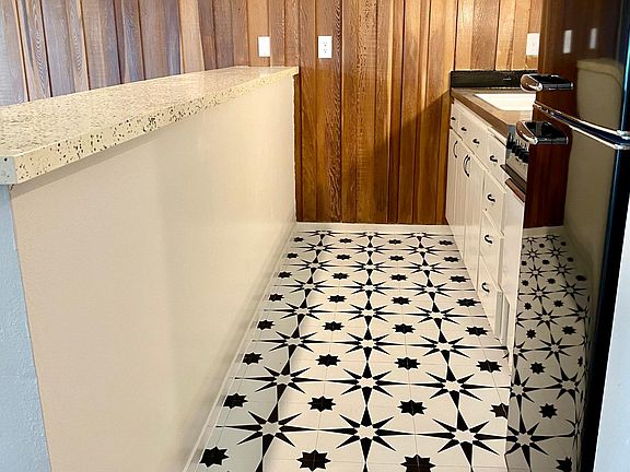 KITCHEN SIDE VIEW
