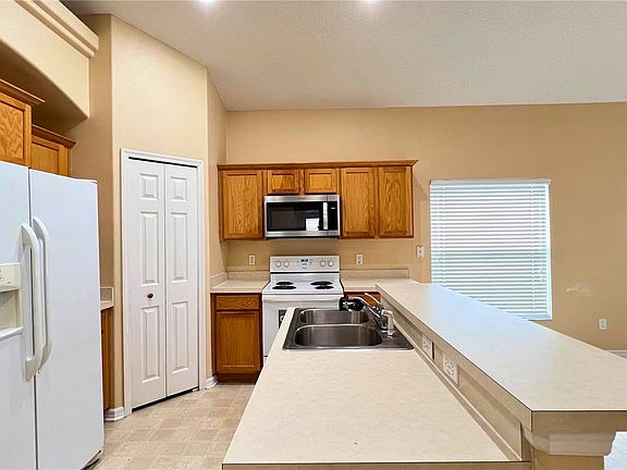 4th image of 16709 Fresh Meadow Dr