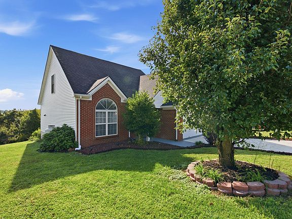 3rd image of 110 Primrose Cir
