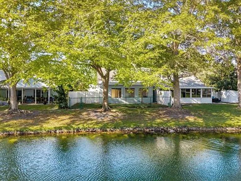 11110 SW 9th Pl — Photo 3