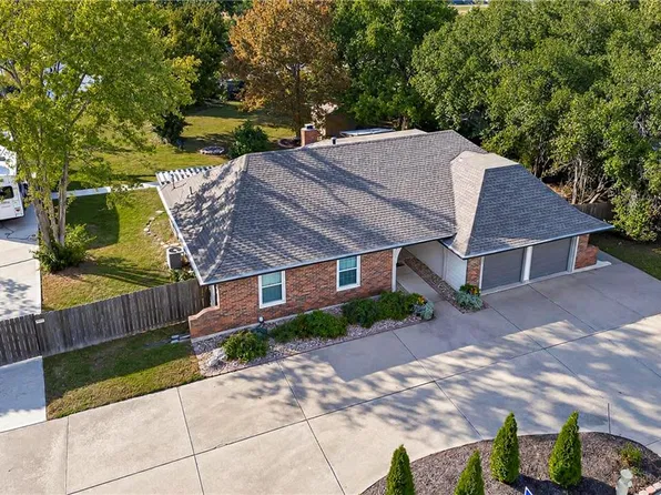 13742 Byars Rd, Grandview, MO 64030
