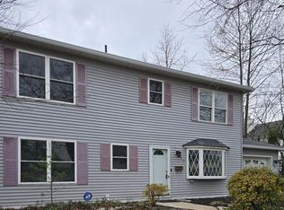 10 New Dover Rd, Iselin, NJ 08830