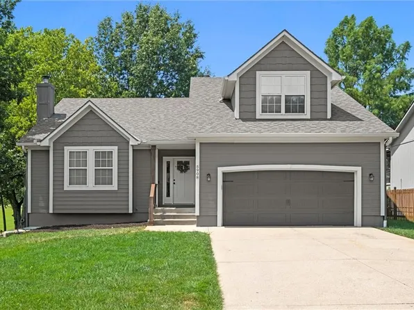 5908 Meadowsweet Ln, Shawnee, KS 66226