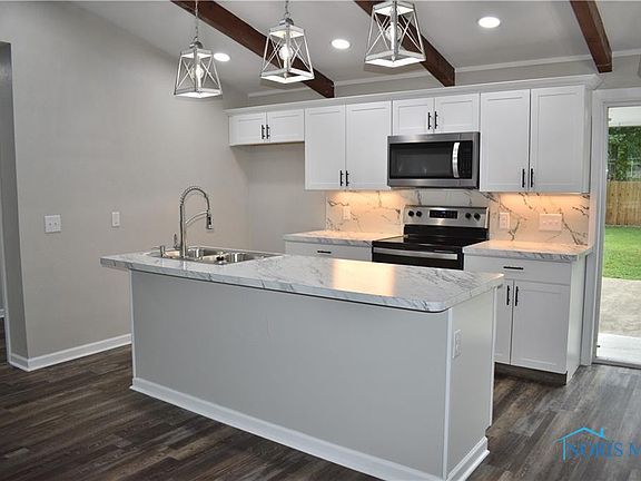 4th image of 3020 W Lincolnshire Blvd
