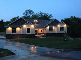 857 E Meadow Garden Ct, Nixa, MO 65714