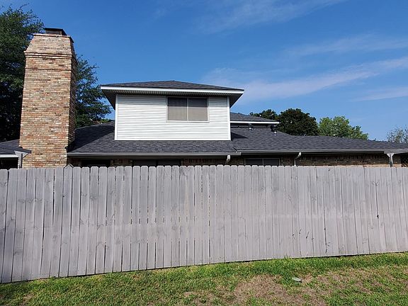 3rd image of 204 Hollyhill Ln
