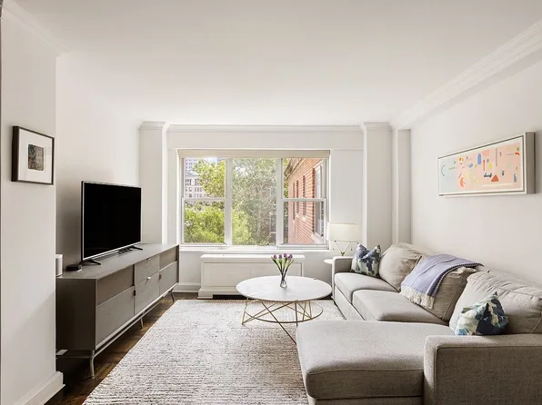 2 5th Ave APT 5F, Manhattan, NY 10011