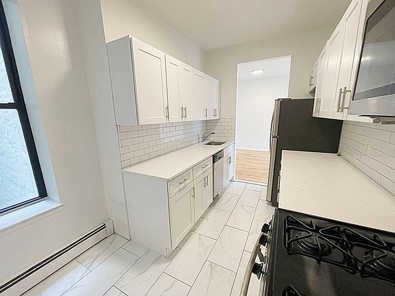 3rd image of 135 Edgecombe Ave APT 4A