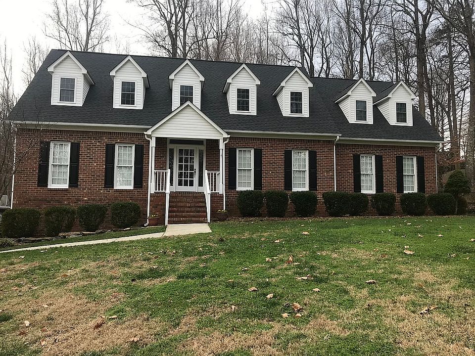 1st image of 4404 Oakmoor Dr