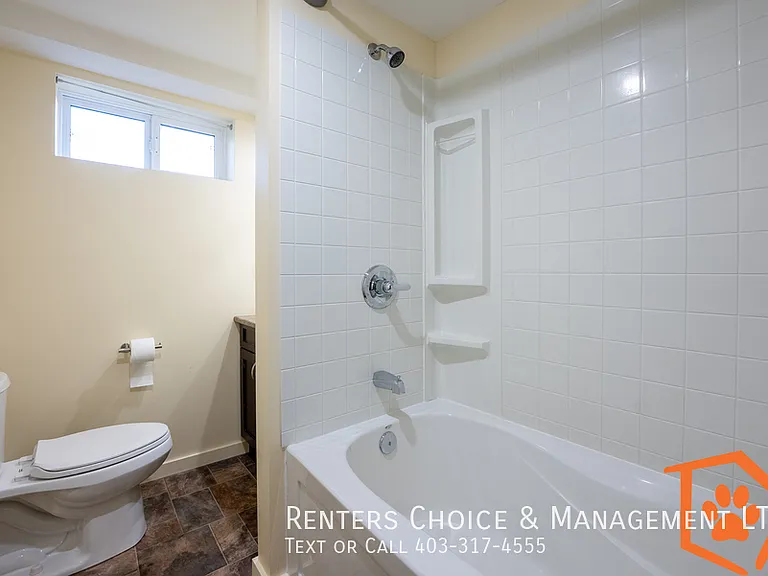 1013B Stafford Dr N — Photo 12