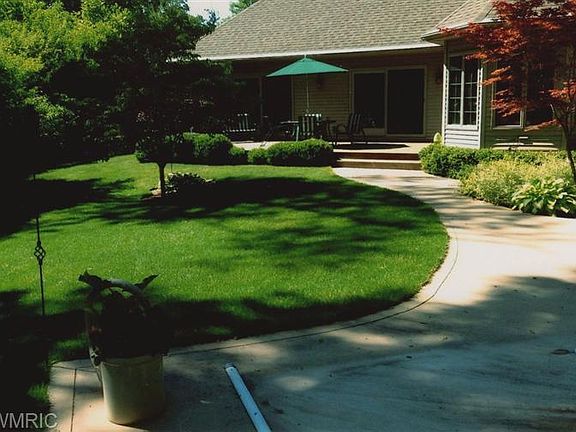 4th image of 2385 Forest Hills Ln