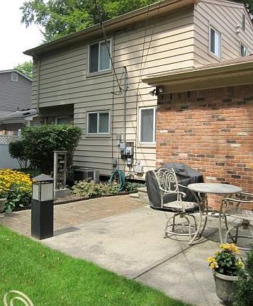4th image of 222 Amelia Ave