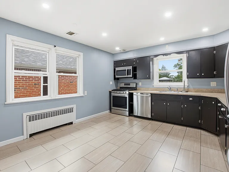 112 E Ackerman Ave #B — Photo 6