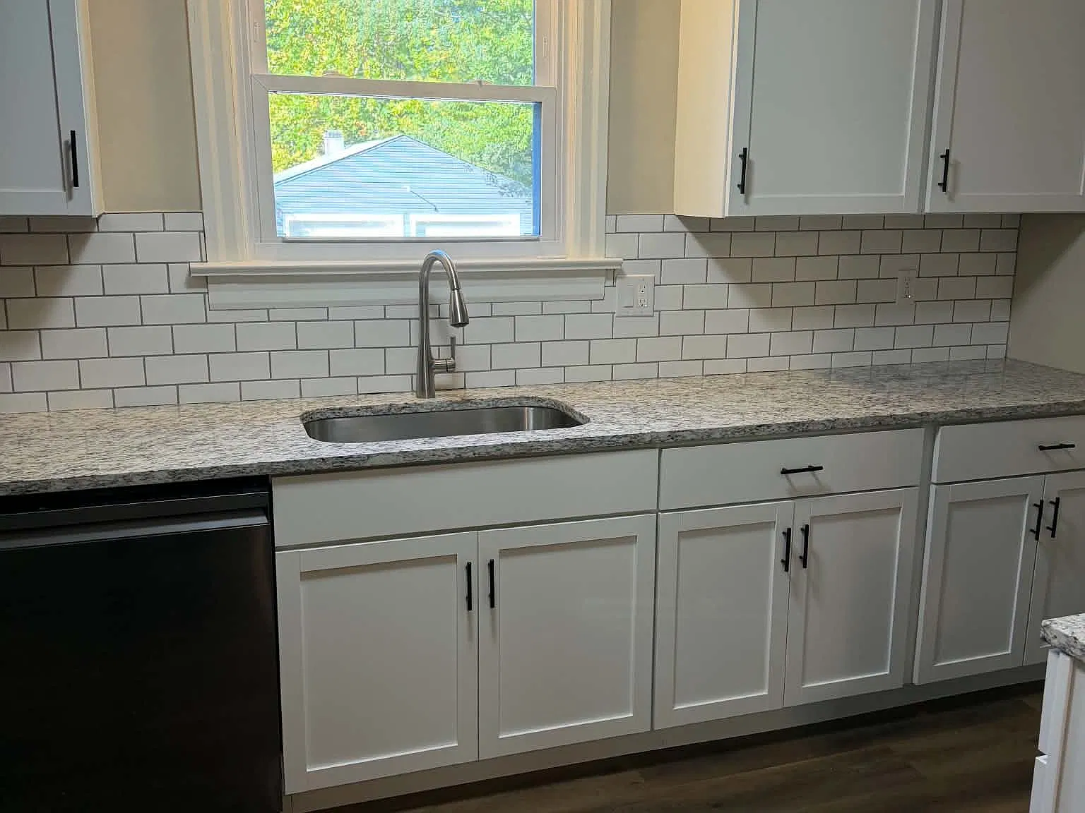 2 bed, 1000 sqft, $1,600 — Photo 2