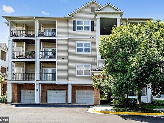 3rd image of 19617 Galway Bay Cir APT 102
