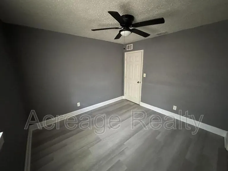 4114 Moncrief Rd — Photo 11