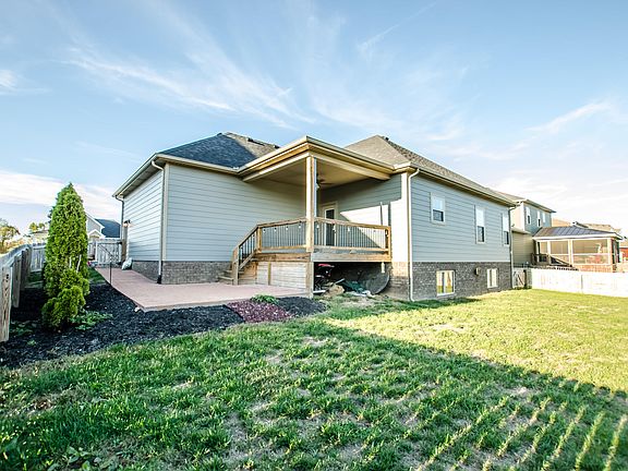 3rd image of 201 Washington Commons Dr