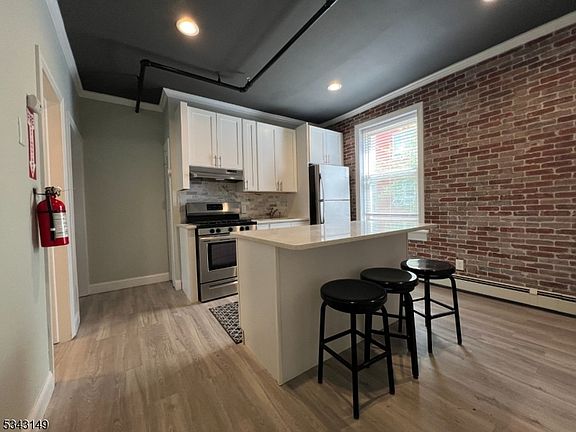 4th image of 60 Veterans Memorial Dr E APT 105