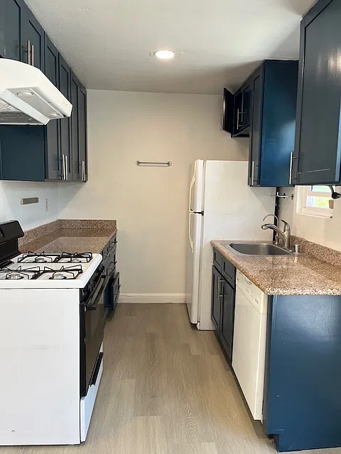 Updated Kitchen -freshly painted