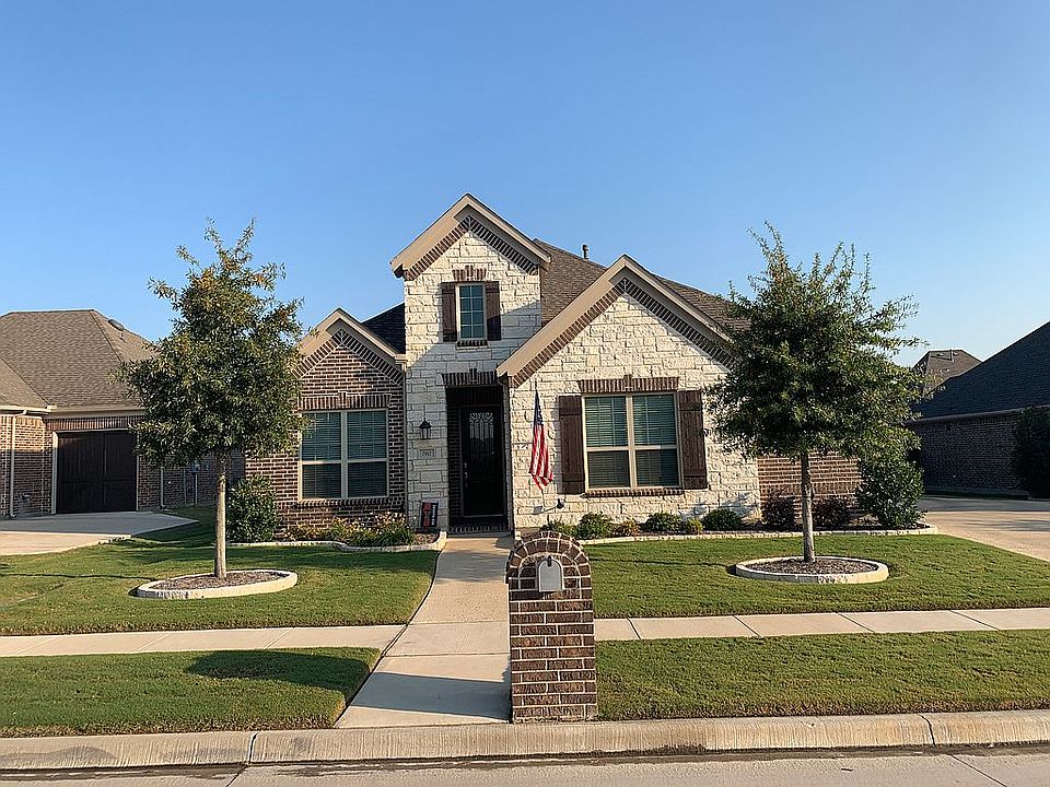 1st image of 7917 Shadow Wood Dr
