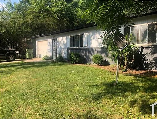 3 bed, 1100 sqft, $1,425 — Photo 3