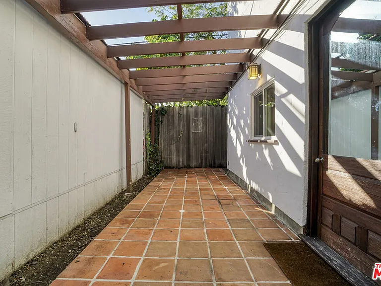 449 N Sweetzer Ave — Photo 27