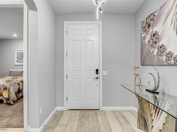 5th image of 2391 Dalewood Ave
