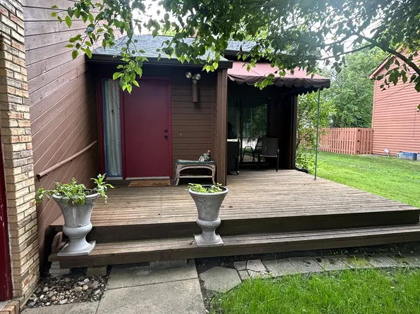 1 Lyndhurst Village Ct, Savoy, IL 61874
