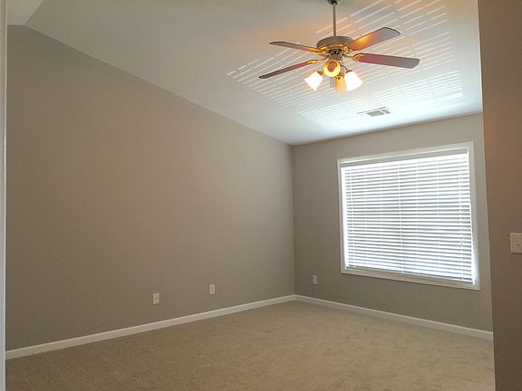 3rd image of 131 Meeting Place Rd