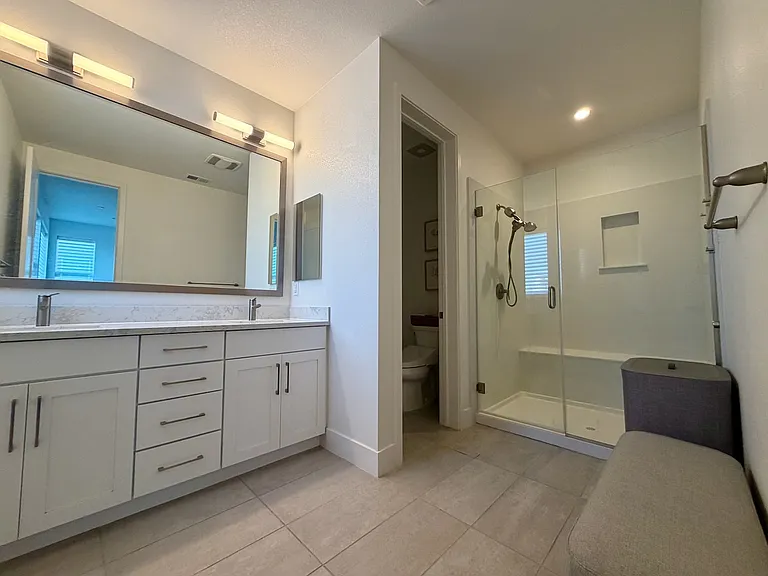 561 Pilgrim Dr — Photo 16