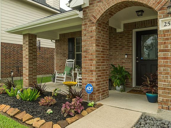 4th image of 2538 Artesia Dr