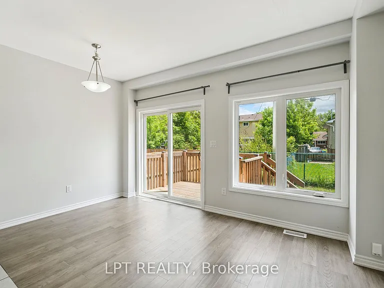 217 Louise St — Photo 7