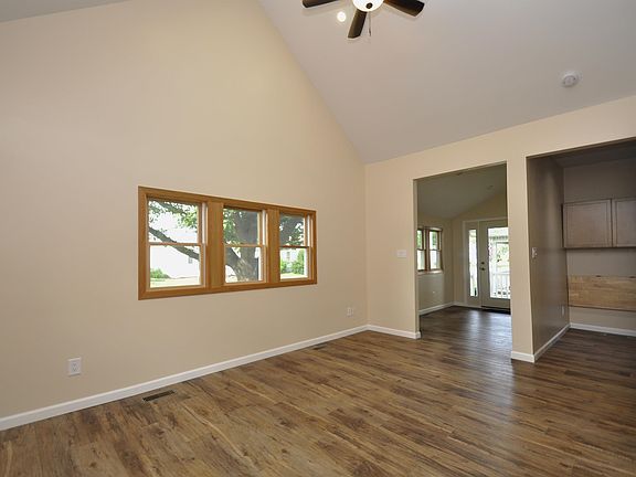4th image of 307 W Larue St