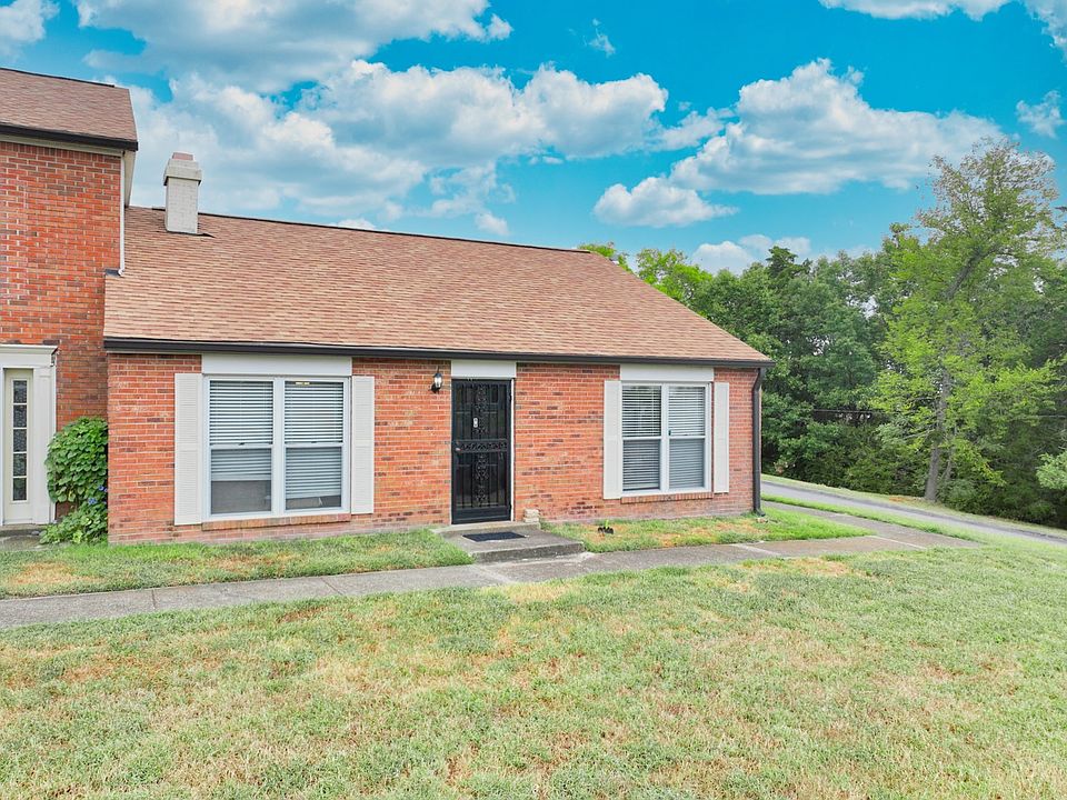 1st image of 301 Huntington Ridge Dr