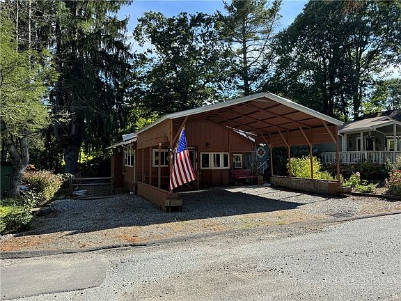 2nd image of 184 Trillium Road