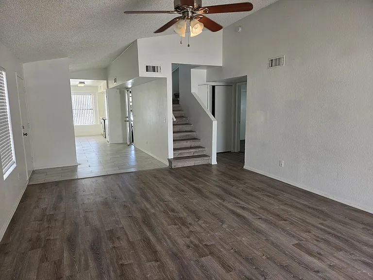 8728 W John Cabot Rd — Photo 3