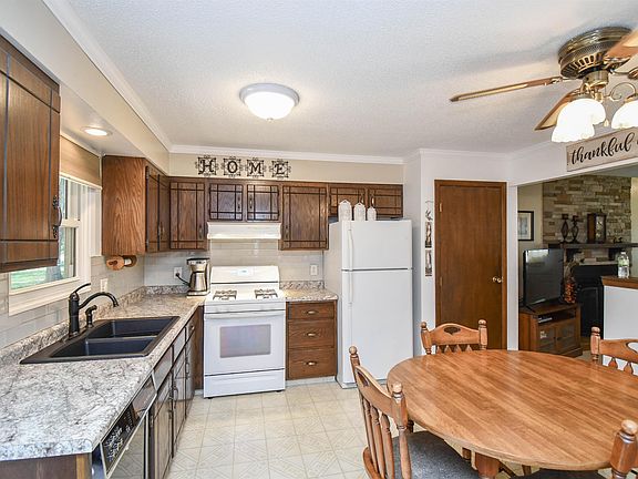 4th image of 6605 W 47th St