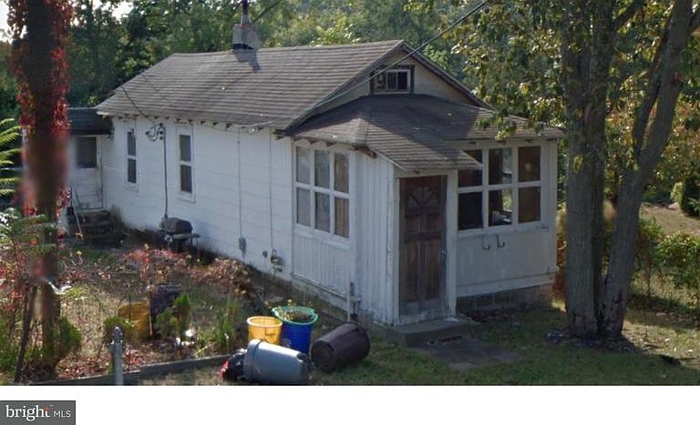 2nd image of 19 Chestnut Ln