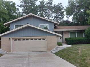 1838 W Brantwood Ct, Glendale, WI 53209