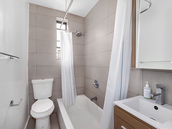 5th image of 242 Bainbridge St APT 6