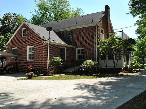 2nd image of 306 W Burnette Ave