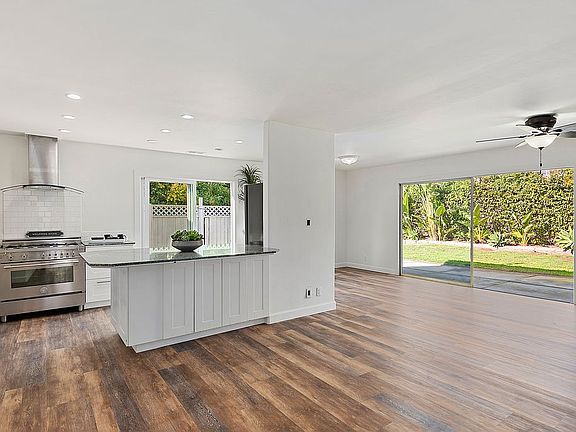 3rd image of 3904 Camellia Ln