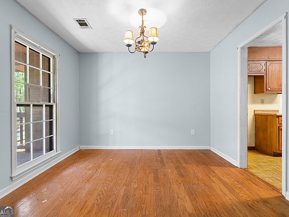 5th image of 1745 Oak Ridge Way