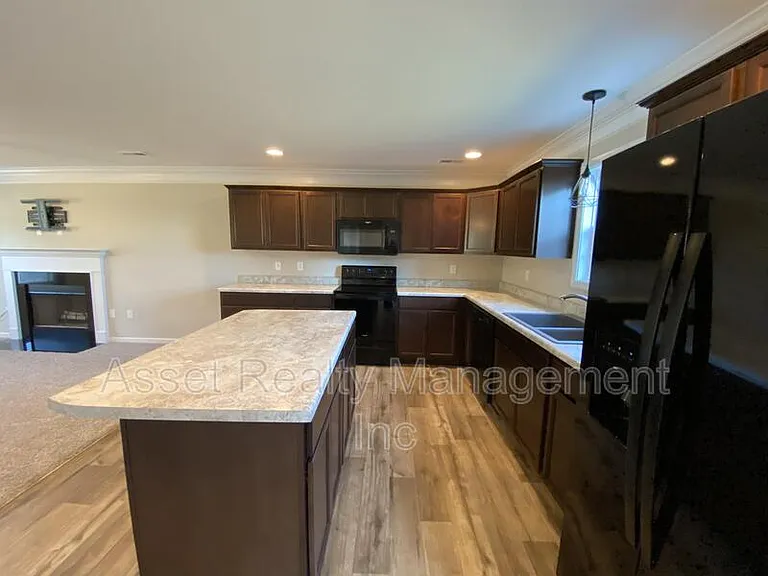 1116 Cloud View Dr — Photo 5