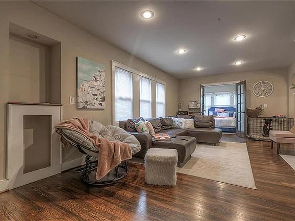 2nd image of 4928 Tracy Ave #1
