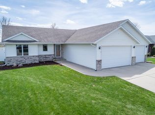 1335 Clover Ln SE, Owatonna, MN 55060