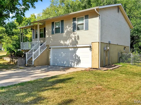 4030 Country Club Dr, Imperial, MO 63052